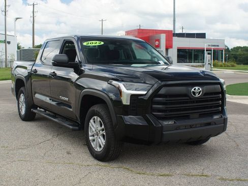Used 2022 Toyota Tundra SR5 w/ SR5 Convenience Package AWD/4WD image 2