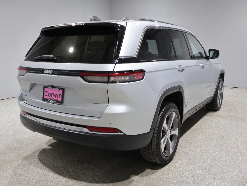 Used 2023 Jeep Grand Cherokee 4WD 4xe image 2