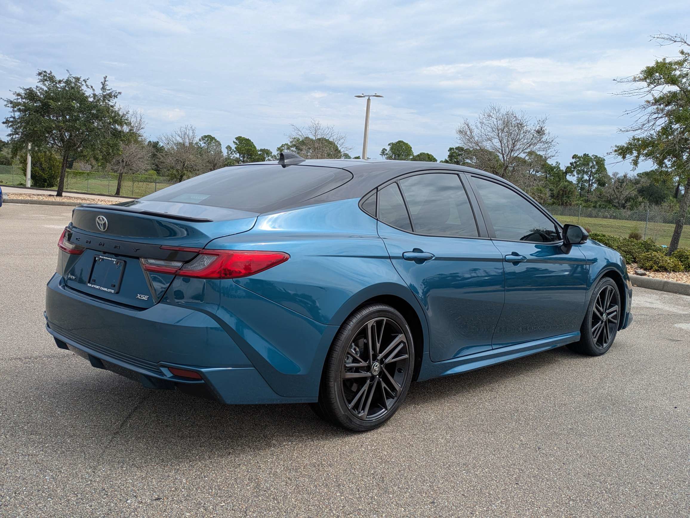 Used 2025 Toyota Camry XSE FWD image 4