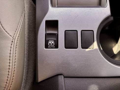 Used 2015 Toyota 4Runner Limited image 12