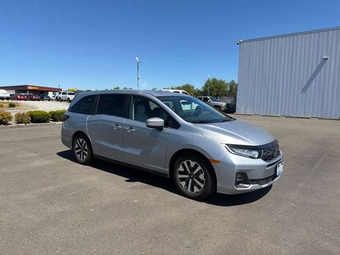 Used 2025 Honda Odyssey EX-L image 3