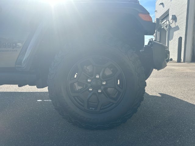 Certified 2022 Jeep Gladiator Sport AWD/4WD image 13