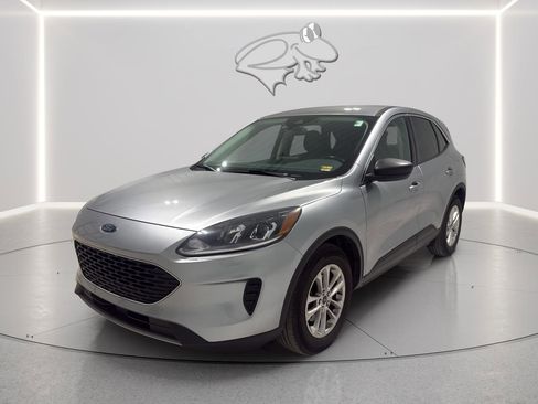 Used 2022 Ford Escape SE w/ Cold Weather Package image 1