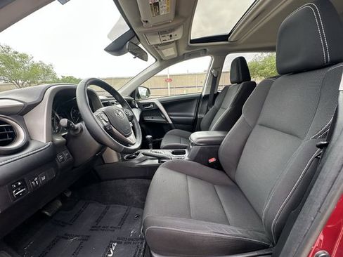Used 2018 Toyota RAV4 XLE AWD/4WD image 25