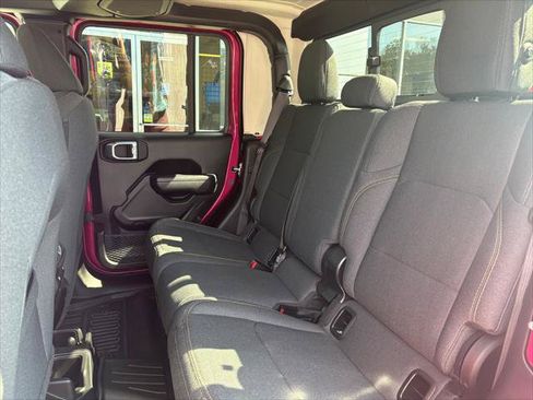 Certified 2024 Jeep Gladiator Sport AWD/4WD image 12