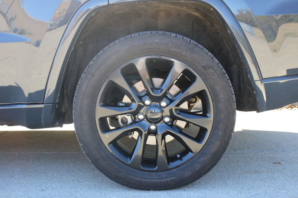 Used 2017 Jeep Grand Cherokee Altitude AWD/4WD image 11
