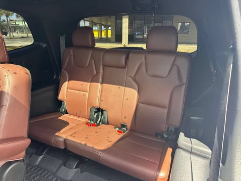Used 2024 Kia Telluride SX w/ Towing Package FWD image 15