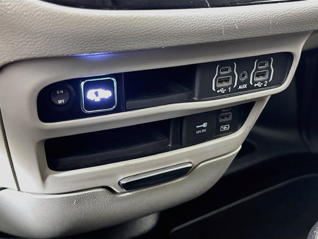 Used 2022 Chrysler Pacifica Touring-L FWD image 18