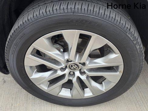 Used 2024 Toyota RAV4 XLE Premium image 8