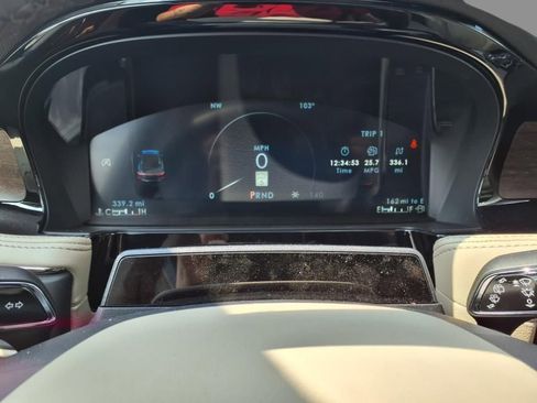 New 2025 Lincoln Corsair Reserve w/ Equipment Group 202A AWD/4WD image 25