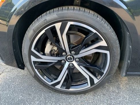 Used 2024 Volvo S60 B5 Core w/ Climate Package FWD image 9