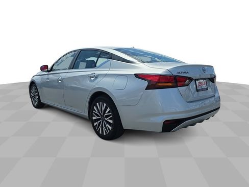 Used 2024 Nissan Altima 2.5 SV FWD image 6