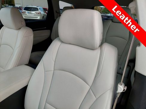 Used 2023 Buick Enclave Essence image 6