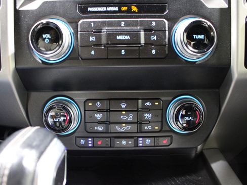 Used 2019 Ford F150 Platinum w/ Equipment Group 701A Luxury AWD/4WD image 15