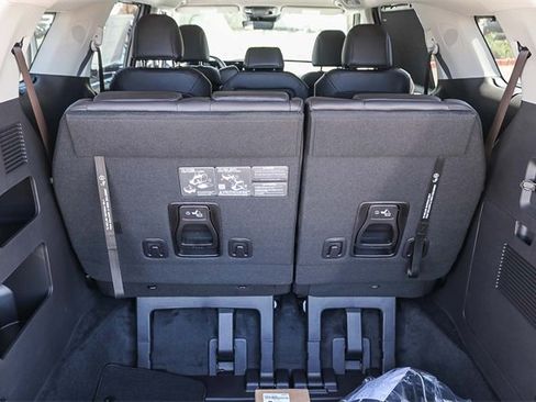 New 2026 Kia Carnival EX image 29