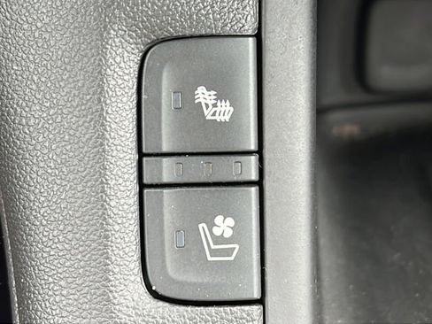 Used 2018 GMC Acadia Denali w/ Technology Package AWD/4WD image 19