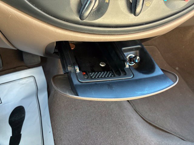 Used 1999 Ford Taurus SE FWD image 22