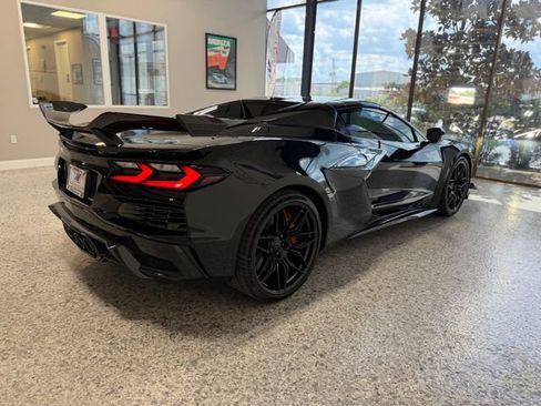 Used 2025 Chevrolet Corvette Z06 w/ Z07 Performance Package RWD image 10