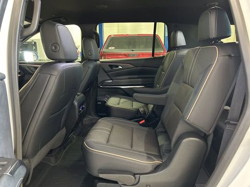 Used 2025 Chevrolet Traverse High Country AWD/4WD image 42