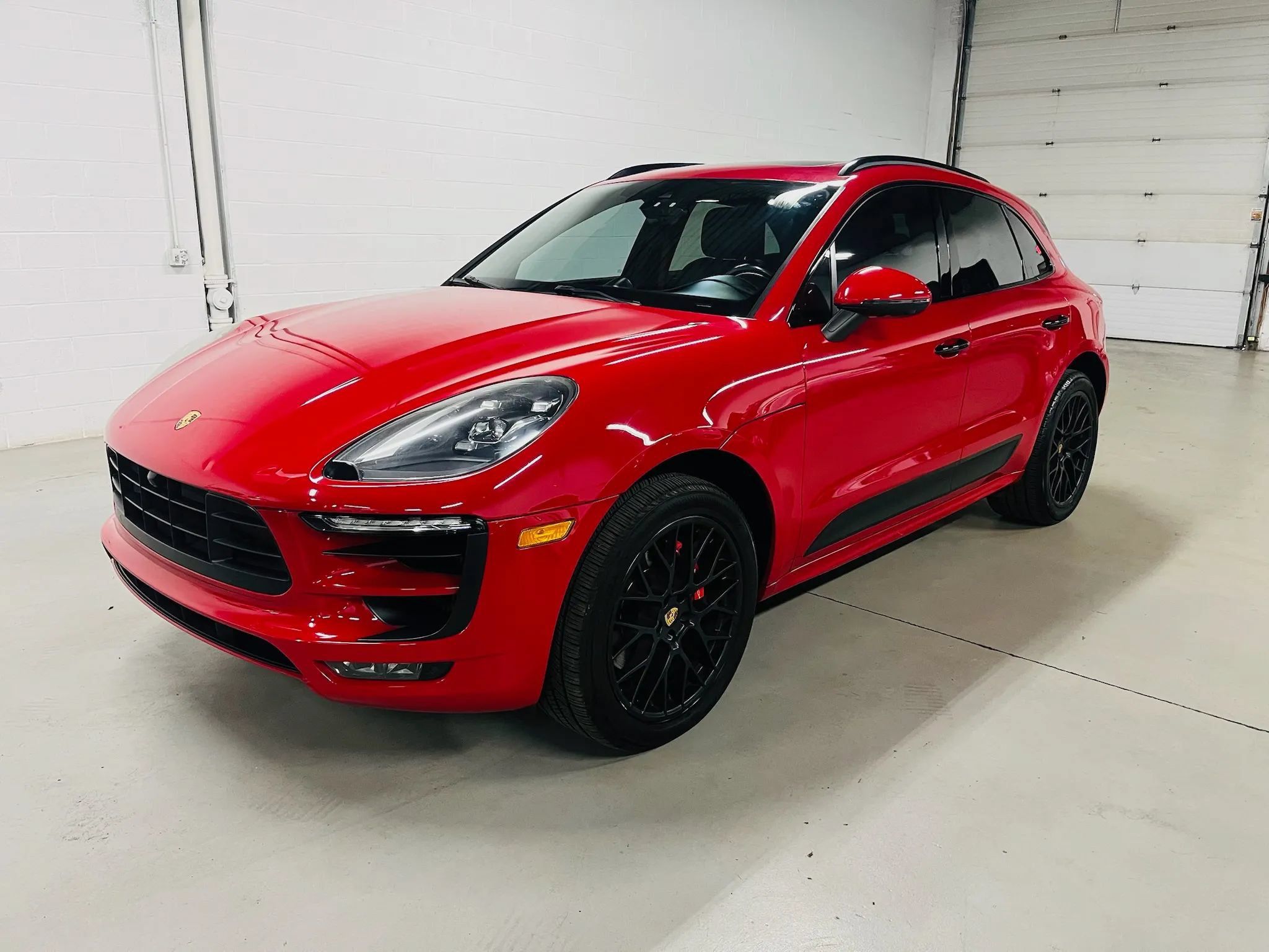 Used 2017 Porsche Macan GTS AWD/4WD image 2