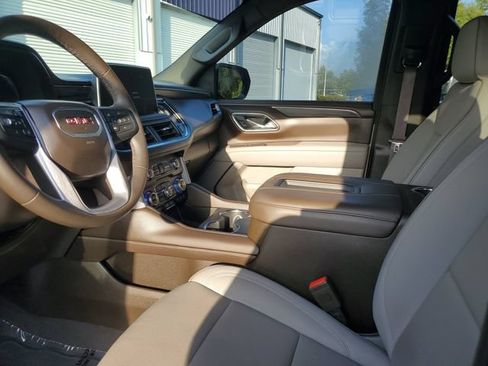 Used 2024 GMC Yukon SLT w/ SLT Luxury Package RWD image 18