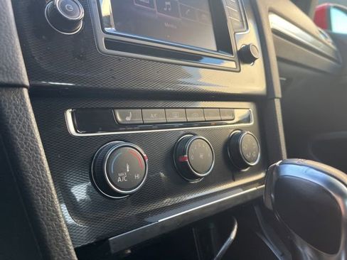 Used 2015 Volkswagen GTI SE image 25