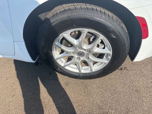 Used 2023 Chrysler Voyager LX image 42