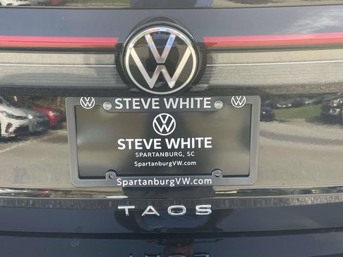 New 2026 Volkswagen Taos SE AWD/4WD image 9