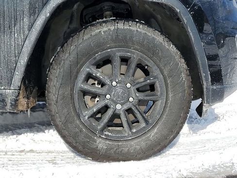 Used 2018 Jeep Grand Cherokee Laredo image 31