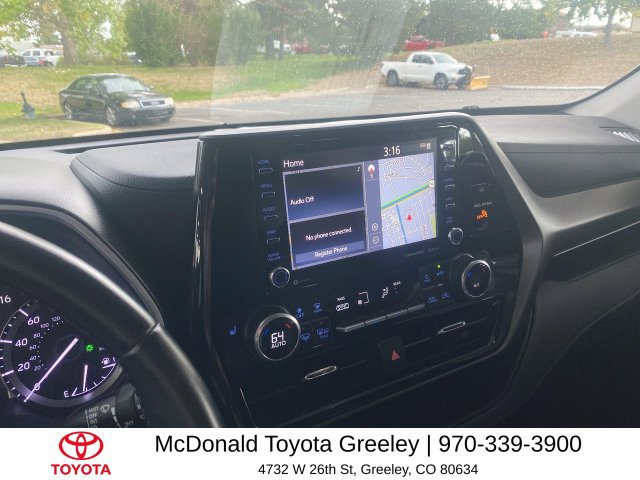 Used 2022 Toyota Highlander XLE AWD/4WD image 16