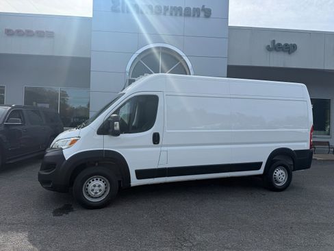 Used 2025 RAM ProMaster 2500 w/ Convenience Group image 2