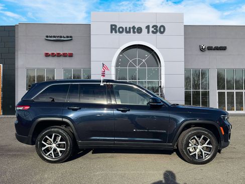 Used 2023 Jeep Grand Cherokee Limited image 5