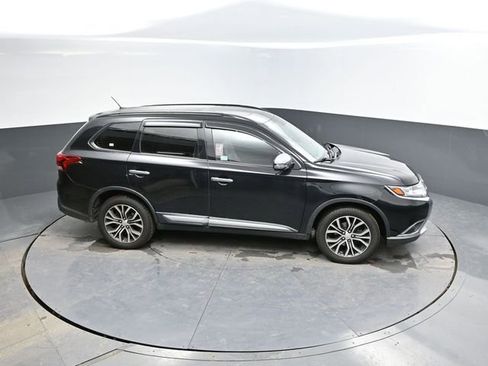 Used 2016 Mitsubishi Outlander SEL image 36