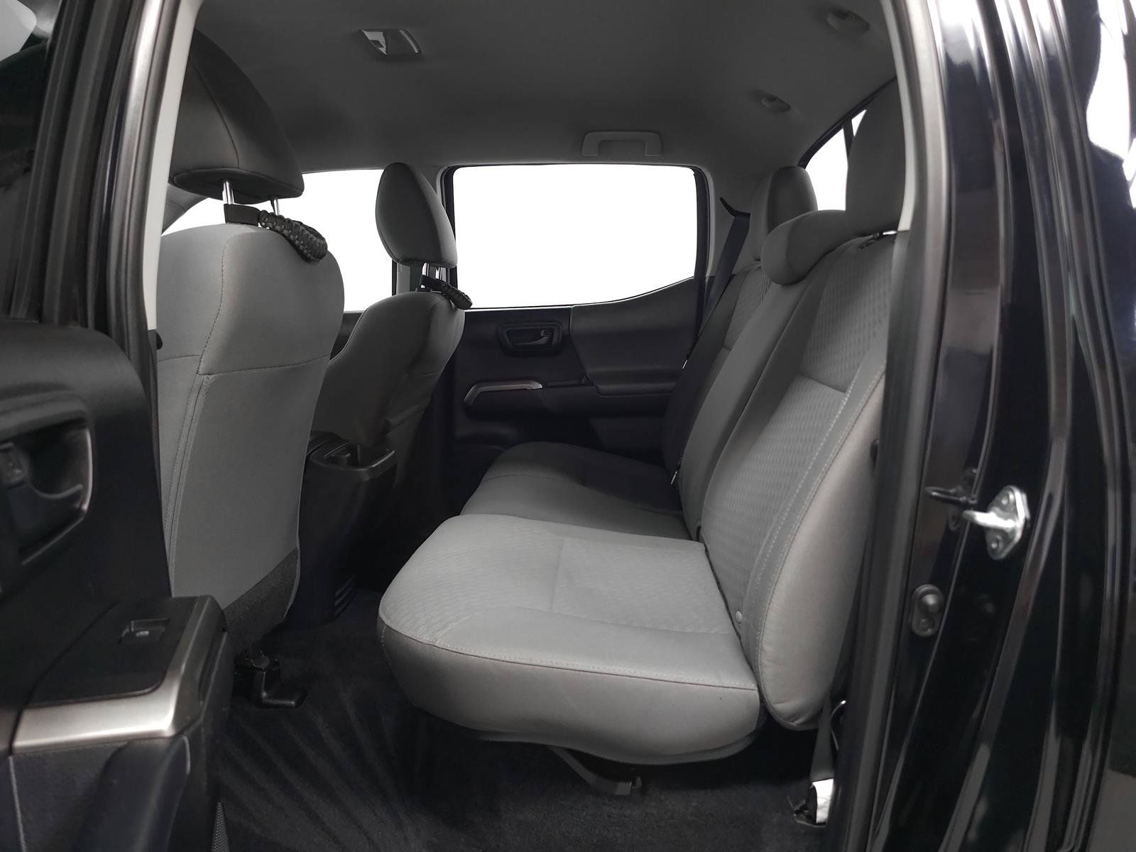 Used 2021 Toyota Tacoma SR5 AWD/4WD image 5