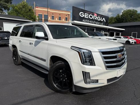 Used 2016 Cadillac Escalade ESV Luxury AWD/4WD image 2