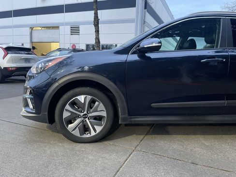 Used 2020 Kia Niro EX w/ Cold Weather Package image 8