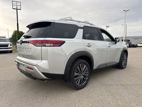 Used 2024 Nissan Pathfinder SL w/ SL Premium Package image 7