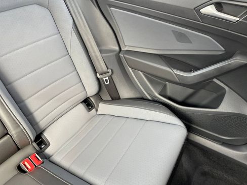 Used 2025 Volkswagen Jetta SE image 37