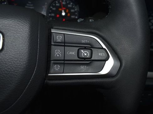 Used 2025 Jeep Compass Limited image 18