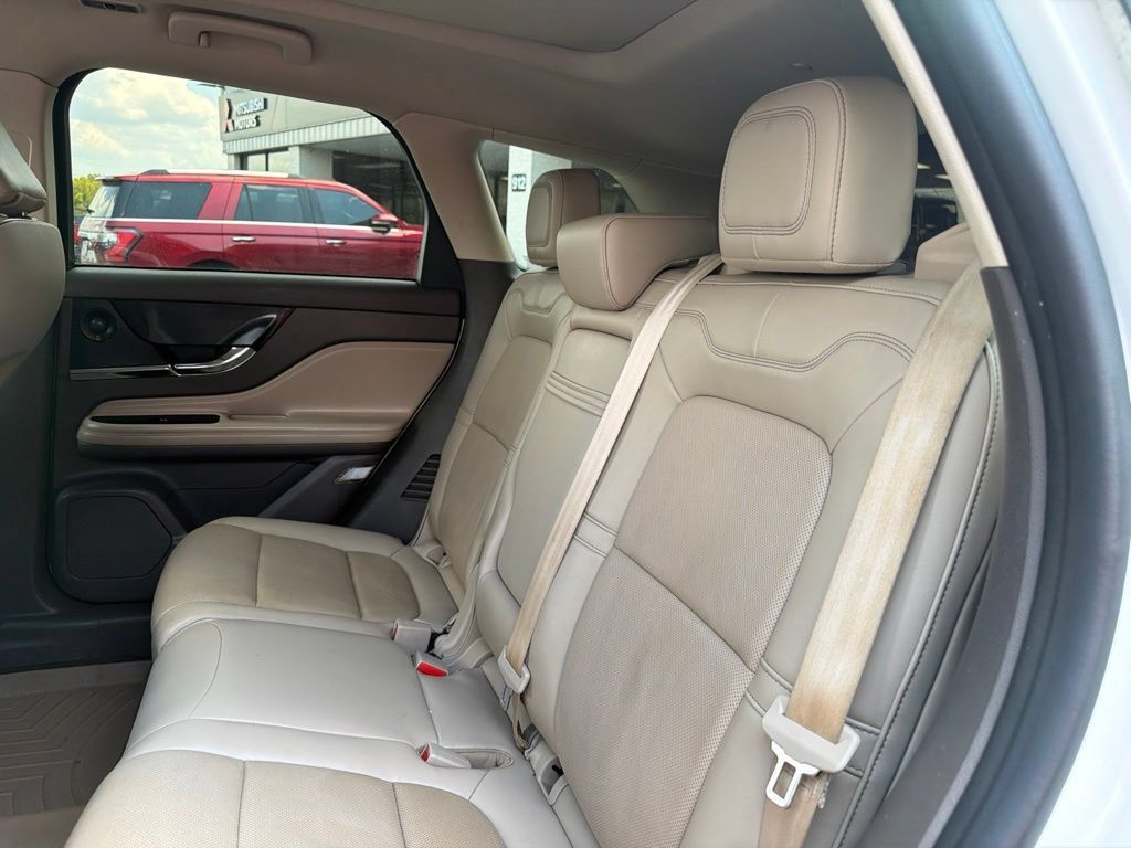 Used 2022 Lincoln Corsair Reserve w/ Luxury Package AWD/4WD image 38