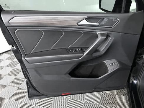 Used 2024 Volkswagen Tiguan SEL R-Line image 20