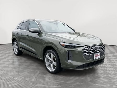 Used 2025 Audi Q5 Premium Plus w/ Premium Plus AWD/4WD image 3
