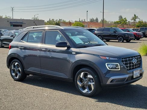 Certified 2025 Hyundai Venue Limited FWD image 30
