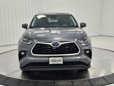 Used 2024 Toyota Highlander XLE AWD/4WD image 8