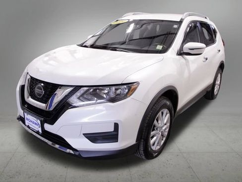 Used 2020 Nissan Rogue SV image 1