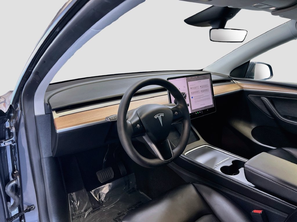 Used 2023 Tesla Model Y 2WD image 9