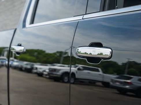 Used 2023 GMC Sierra 3500 Denali AWD/4WD image 26