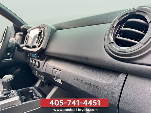 Used 2021 Toyota Tacoma TRD Off-Road w/ TRD Premium Off Road Package AWD/4WD image 19
