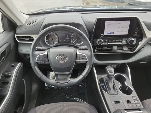 Used 2023 Toyota Highlander LE FWD image 18