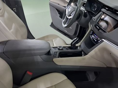Used 2021 Cadillac XT5 Premium Luxury FWD image 17